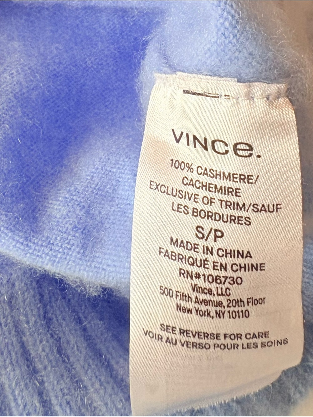 💙 Vince 100% Cashmere Baby Powder Blue Crewneck Sweater Size S (Mended) - Picture 8 of 9